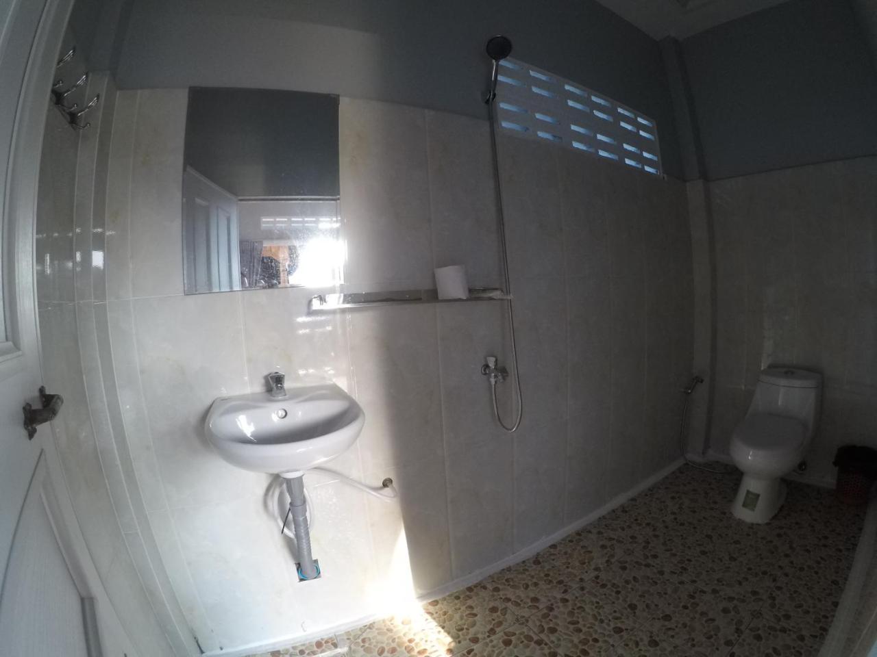 Ing Ing Guesthouse Koh Rong Sanloem Exteriör bild