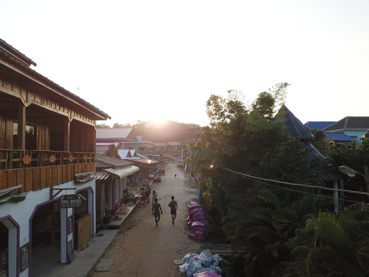 Ing Ing Guesthouse Koh Rong Sanloem Exteriör bild